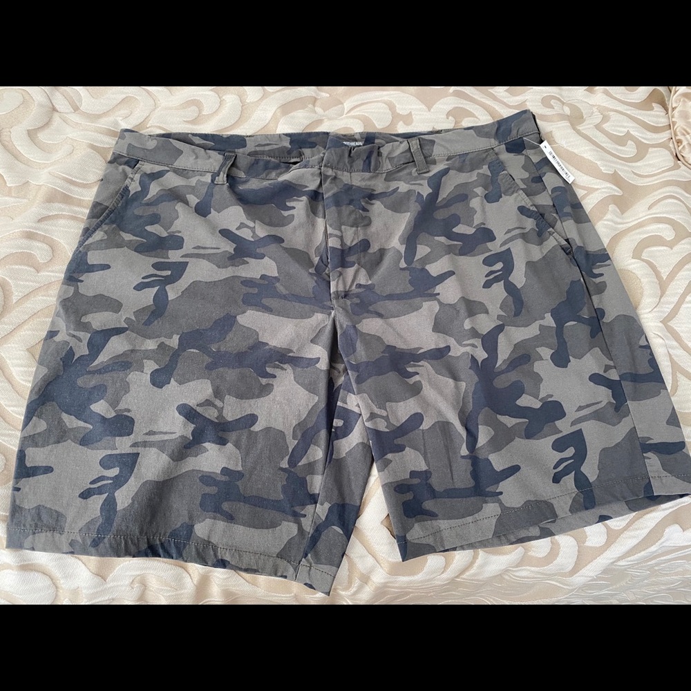 NEW MENS CAMO SHORTS SIZE XXL